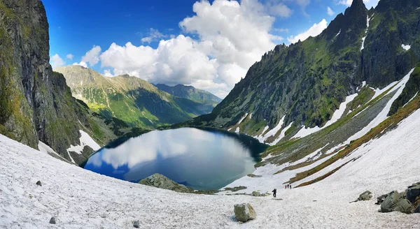 Morskie Oko Wysokie Tatry Polska Maja 2018 Piękny Krajobraz Ośnieżone — Zdjęcie stockowe