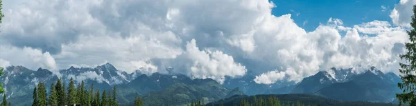 Paesaggio Alti Tatra Primavera Cime Innevate Bel Cielo — Foto Stock