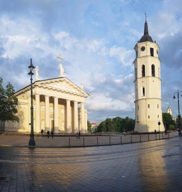 Vilnius Katedral Meydanı ve çan kulesinde. Litvanya. 2016.06.12