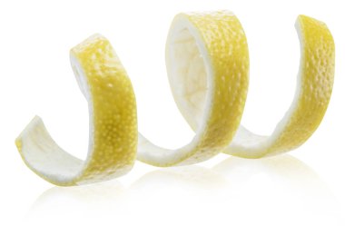 Limon kabuğu veya beyaz zemin üzerine limon twist. Dosyada, kırpma yolu.
