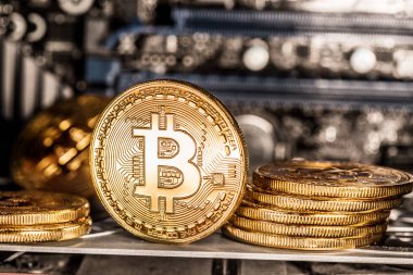 Parlak fiziksel bitcoins ve kayıt tutma donanımları. Araştırma grubu.