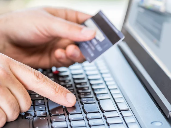 Online Winkelen Met Behulp Van Creditcard Laptop — Stockfoto