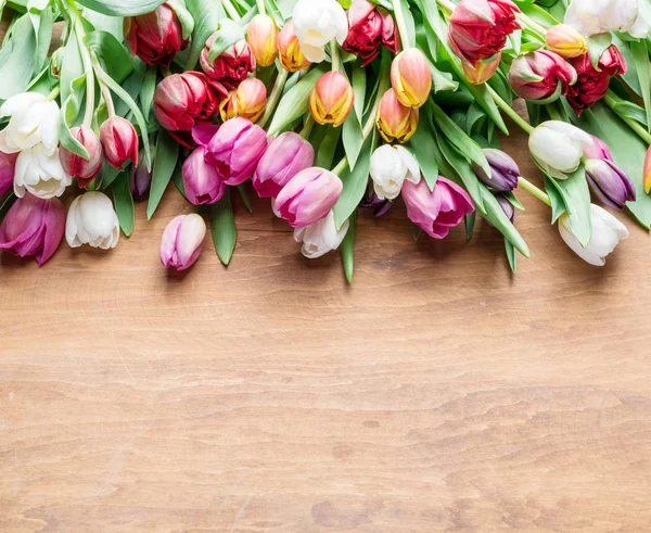 Bouquet Colorato Tulipani Sfondo Legno Vista Dall Alto — Foto Stock