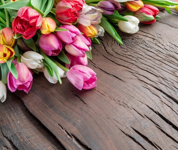 Bouquet Colorato Tulipani Vecchio Sfondo Legno Vista Dall Alto — Foto Stock