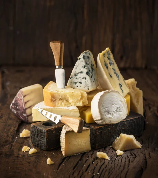 Assortiment Différents Types Fromages Sur Fond Bois Fromage Fond — Photo