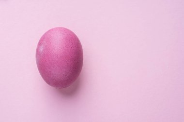Renkli Paskalya yumurta Paskalya kutlamaları özniteliği olarak. Pembe