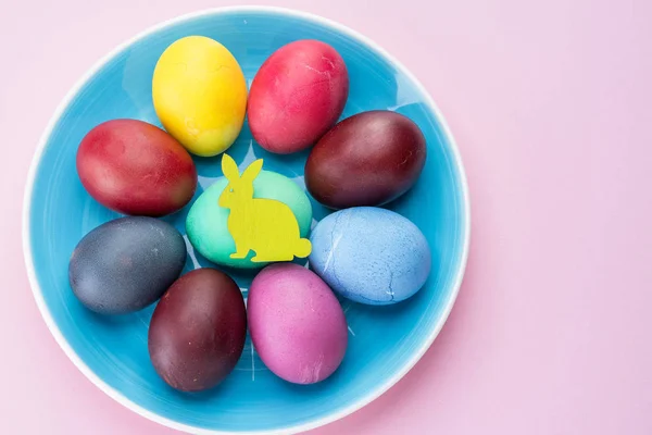 Colorful Easter eggs as an attribute of Easter celebration. Pink — Stock Photo, Image