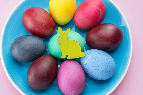 Colorful Easter eggs as an attribute of Easter celebration. Pink — Stock Photo, Image