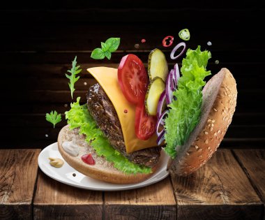 Tek bir mükemmelsin oluşturmak için bir düşen hamburger malzemeler