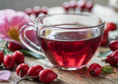 Rose-kalça ve kuşburnu çekirdeği yağı ahşap tablo.