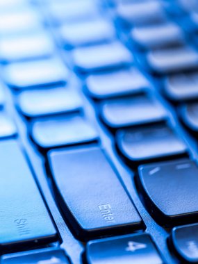 Klavyeyi kullanarak. Klavye yukarı görünümünü. 