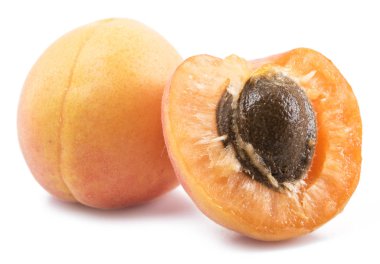 Beyaz arka plan üzerinde izole olgun kayısı.