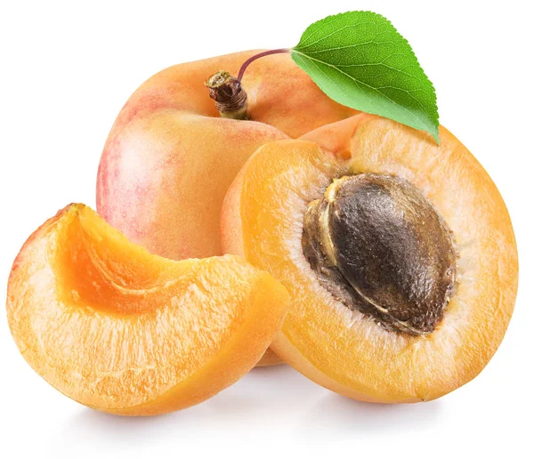 Fructe de caise coapte cu o frunză. Fișierul conține cale de tăiere . — Fotografie, imagine de stoc