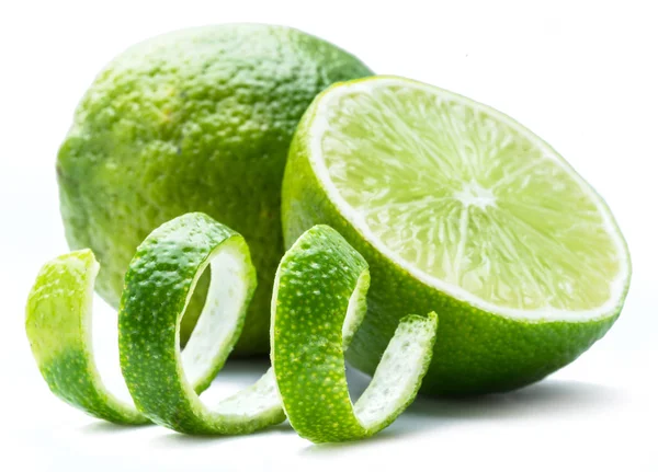 Frutti di lime maturi sullo sfondo bianco . — Foto Stock