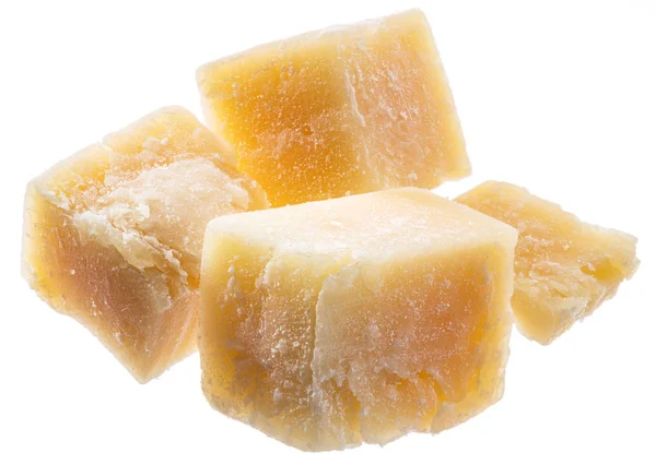 Parmezán sajt kockák elszigetelt fehér háttér. Levágás Pat — Stock Fotó