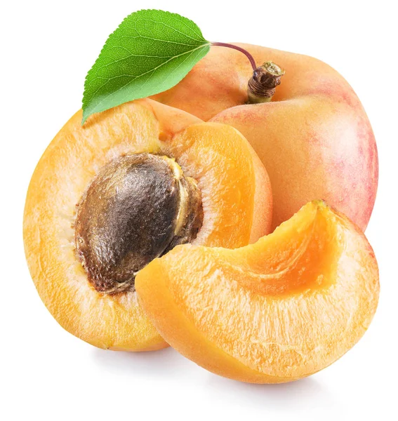 Ripe apricot fruits and apricot halves. Clipping paths for each — Stock Photo, Image