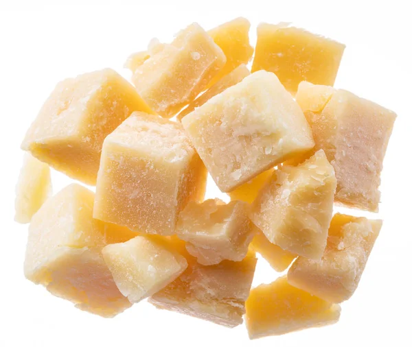 Пармезанські кубики сиру ізольовані на білому тлі . — стокове фото