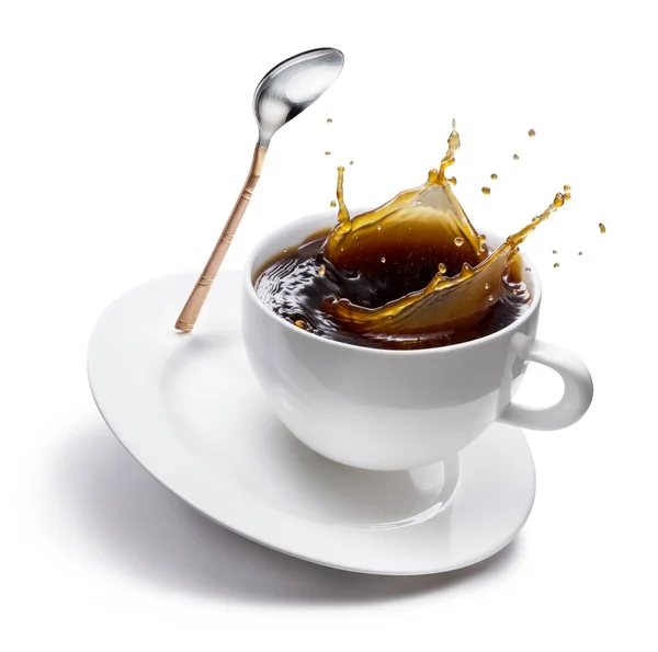 Splash de café em uma forma de coroa em uma xícara de café branco. Clipp — Fotografia de Stock