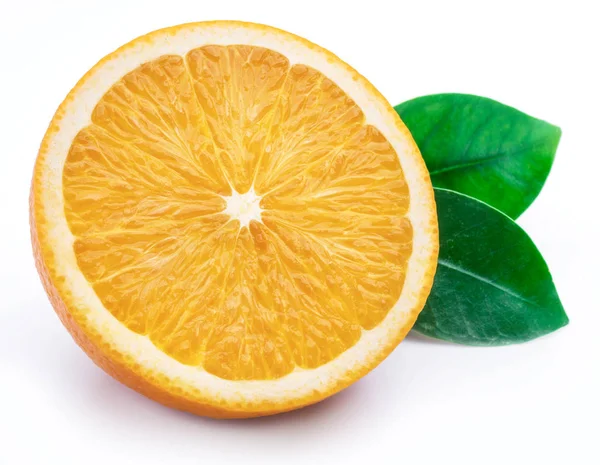 Turuncu meyve ve portakal yaprağı beyaz arka plan üzerinde izole. — Stok fotoğraf
