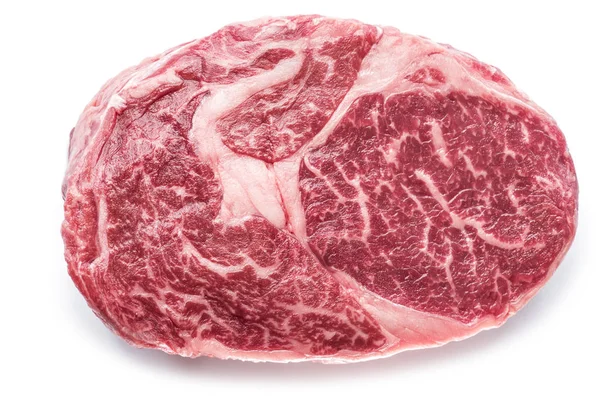 Bife de Ribeye cru ou bife de vaca isolado sobre fundo branco . — Fotografia de Stock