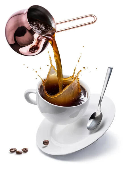 Preparação de café. Foto conceitual - derramando café de coppe — Fotografia de Stock