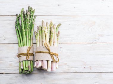 Yeşil ve beyaz kuşkonmaz lahanası ahşap tablo türleri. Sayfanın Üstü