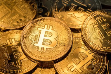 Parlak fiziksel bitcoins. Blockchain teknoloji.