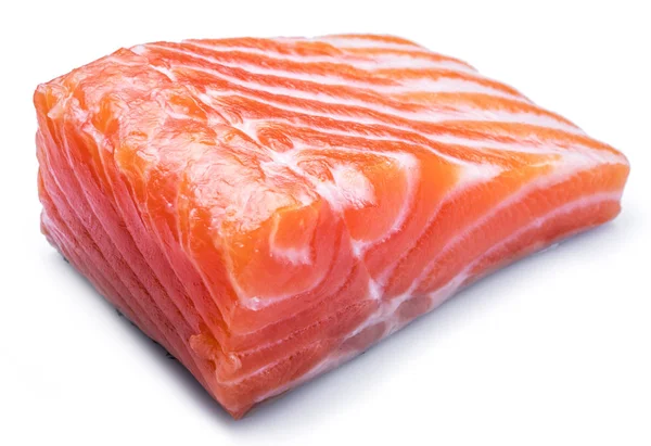 Filé de salmão cru fresco sobre fundo branco . — Fotografia de Stock