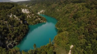 Hırvatistan 'daki Plitvice Gölleri Ulusal Parkı' nın güzel manzarası, Ağustos 2019