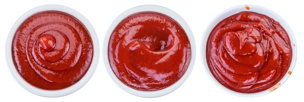 Drei Schalen Tomatensauce oder Ketchup auf weißem Hintergrund. � li — Stockfoto
