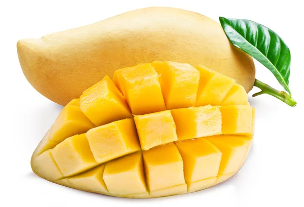 Beyaz arka planda mango meyvesi ve mango küpleri. Dosya içeriyor — Stok fotoğraf