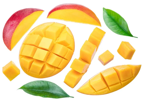 Conjunto de rodajas de mango, cubos de mango y hojas. Aislado sobre un blanco —  Fotos de Stock
