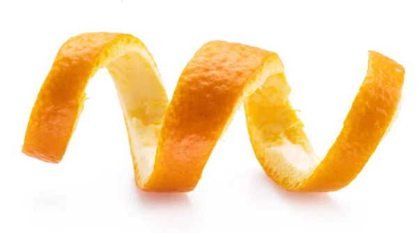 Cáscara de naranja o giro naranja sobre fondo blanco. Primer plano. — Foto de Stock