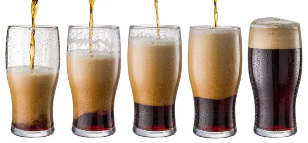 Processo Versare Birra Scura Bicchiere Cinque Passaggi Isolato Uno Sfondo — Foto Stock