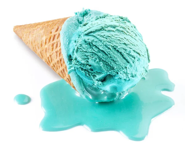 Helado Azul Derretido Cono Gofre Sobre Fondo Blanco Derretir Charco — Foto de Stock