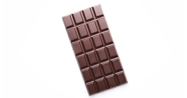Tüm Çikolata Çubuğu Beyaz Arka Planda Izole Edilmiş Saat Yönünde — Stok video