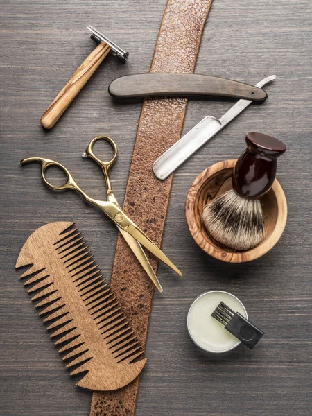 Klassische Pflege Und Friseurwerkzeuge Auf Holzgrund Draufsicht Auf Barbershop Instrumente — Stockfoto