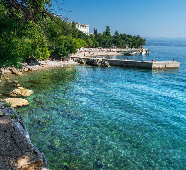 Costa Pedregosa Aguas Transparentes Del Mar Adriático Opatija Resort Croacia — Foto de Stock