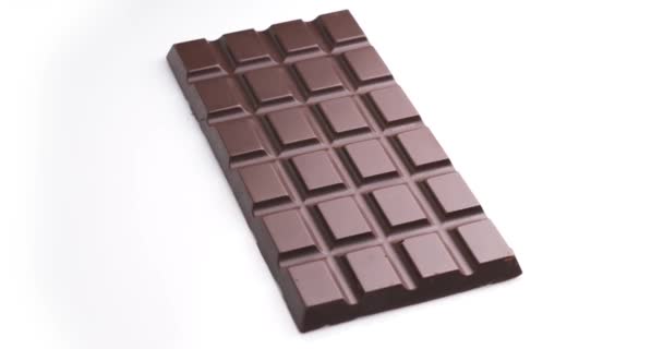 Barra Entera Chocolate Aislada Sobre Fondo Blanco Gira 360 Grados — Vídeo de stock