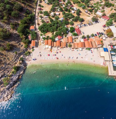 Bali sahil şeridi. Hırvatistan 'ın Cres adası. Adriyatik. Eylül 2019