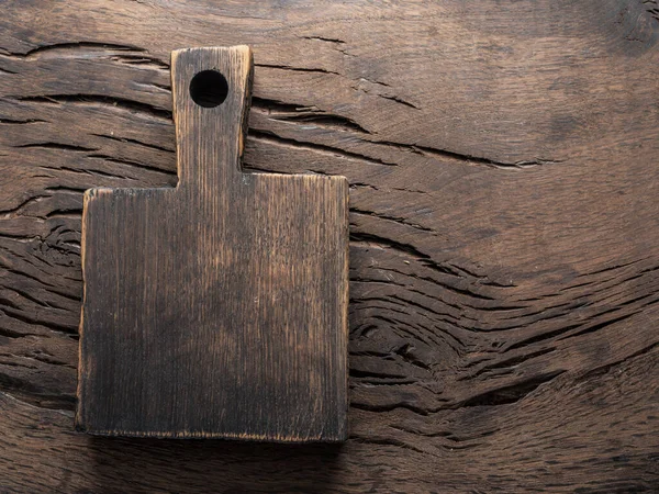 Lege Oude Houten Snijplank Gebarsten Oude Houten Tafel Bovenaanzicht — Stockfoto