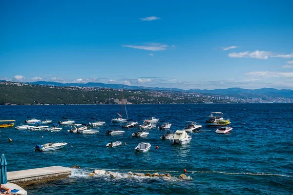 Taşlı Kıyı Şeridi Adriyatik Denizi Nin Saydam Inanılmaz Suları Opatija — Stok fotoğraf