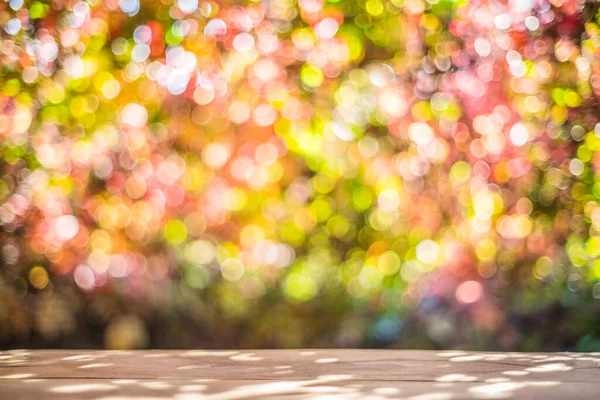 Fundo Outono Com Uma Mesa Madeira Belo Bokeh Ensolarado — Fotografia de Stock