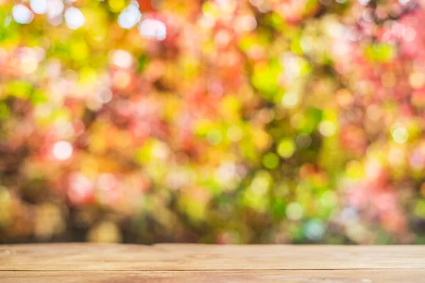 Herbst Hintergrund Mit Einem Holztisch Und Schönen Sonnigen Bokeh — Stockfoto