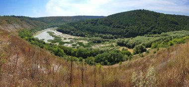 Ternava Nehri 'nin eski yatağı. Kitay Gorod yakınlarındaki güzel doğa manzarası. Podilski Tovtry. Ukrayna 'yı gezmek.