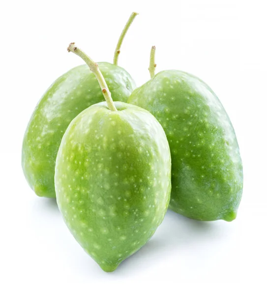 Tres Aceitunas Naturales Verdes Aisladas Sobre Fondo Blanco —  Fotos de Stock