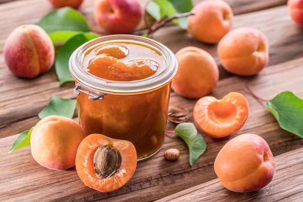 Abrikozenjam Rijpe Abrikozen Houten Tafel — Stockfoto