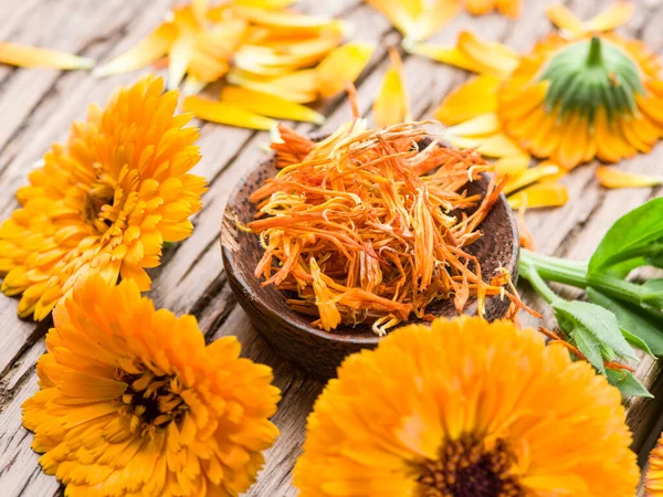 Calendula Marigold Florets Old Wooden Table — Stock Photo, Image