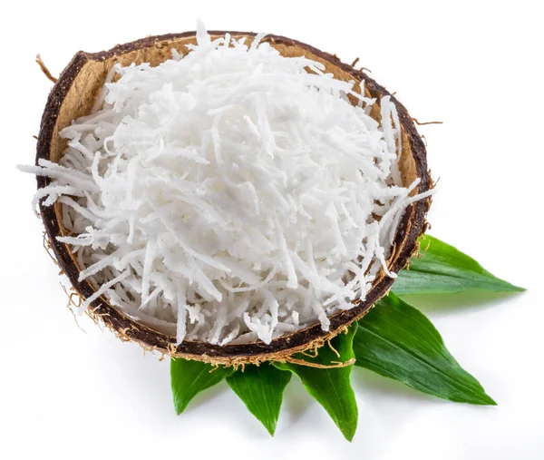 Versnipperde Kokosvlokken Kokosnoot Schil Geïsoleerd Witte Achtergrond — Stockfoto