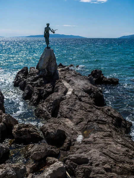 Martılı Bakire Heykel Hırvatistan Opatij Kentinin Simgesi Güzel Panoramik Deniz — Stok fotoğraf